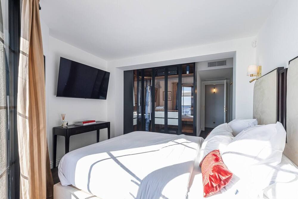 Photo of Bedroom in Antheor