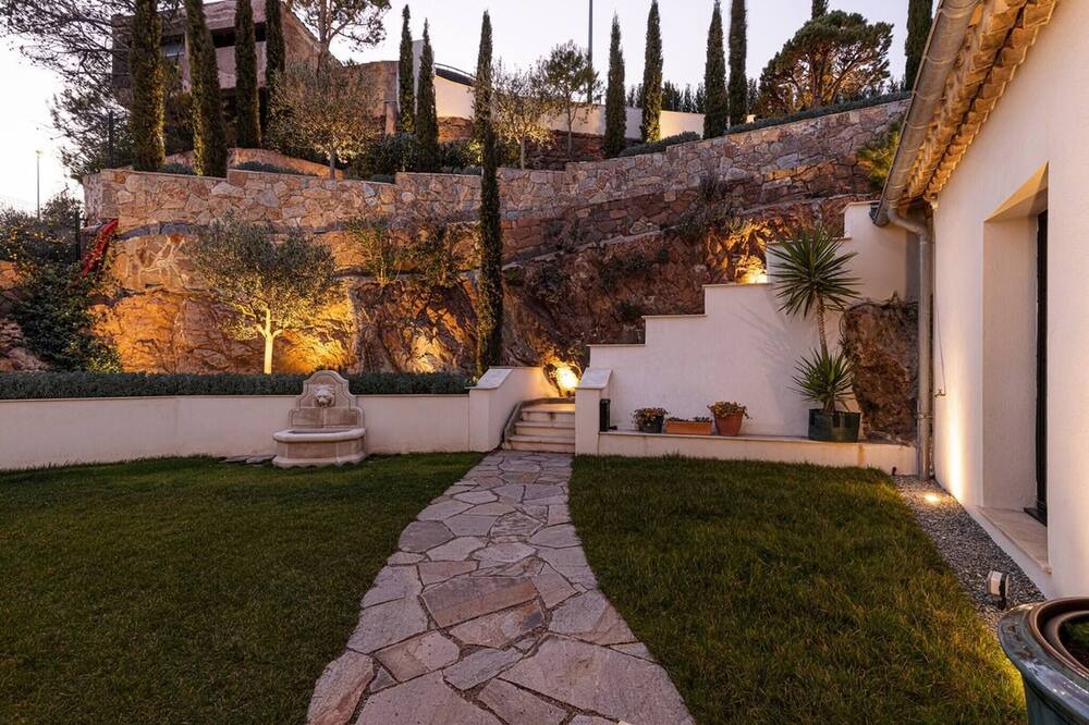 Photo of Outdoor in Antheor