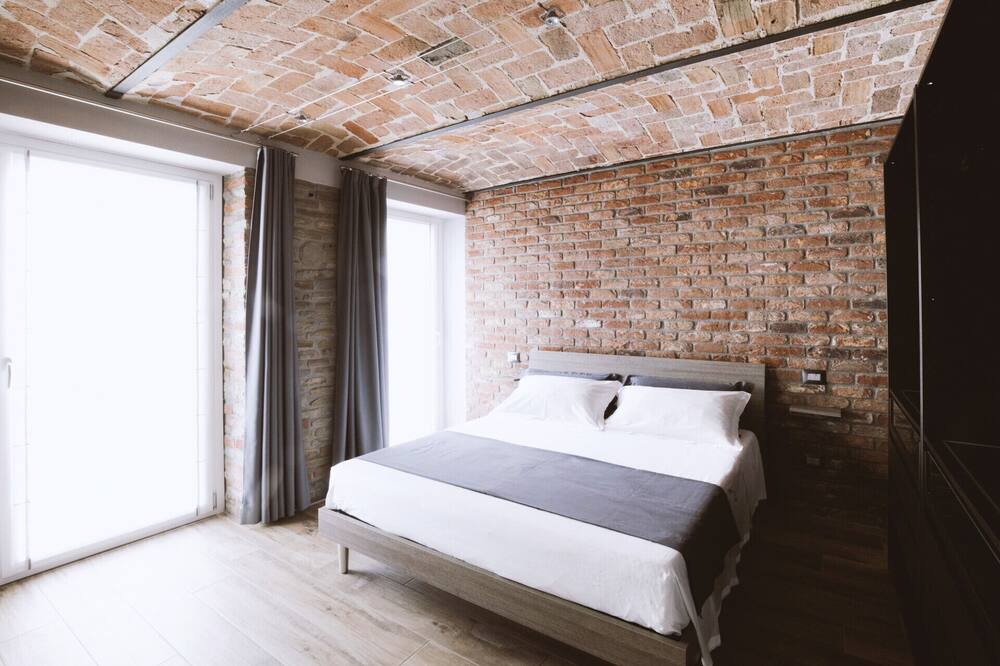 Photo of Bedroom in Mango