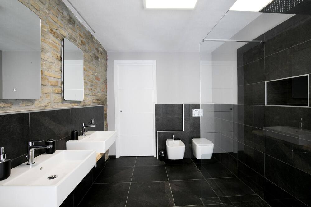 Photo of Bathroom in Mango