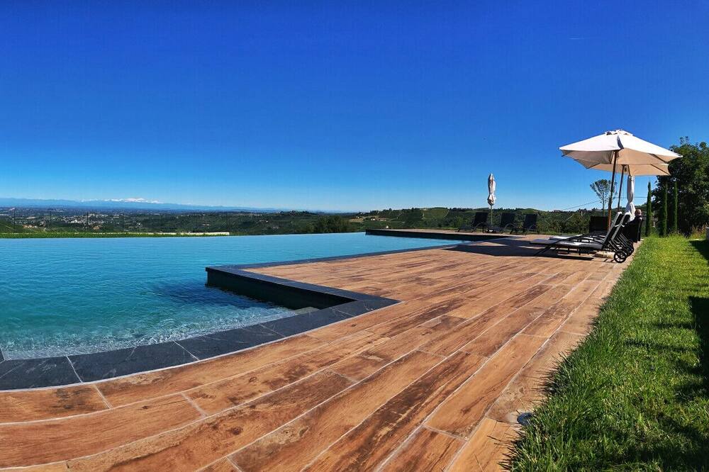 Photo of Outdoor in Mango