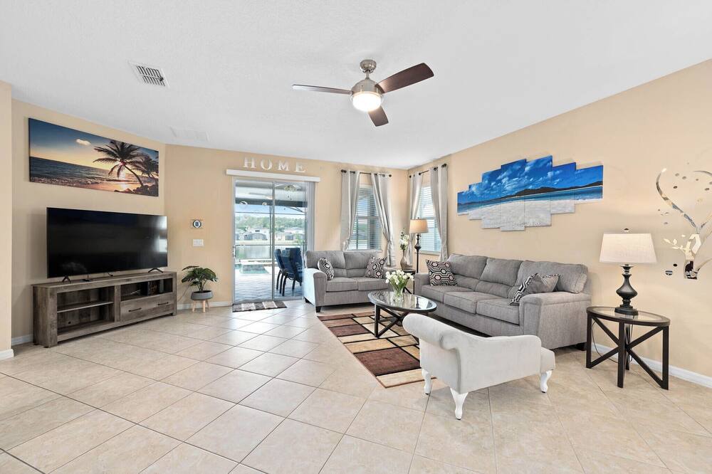 Photo of Livingroom in Crystal Cove