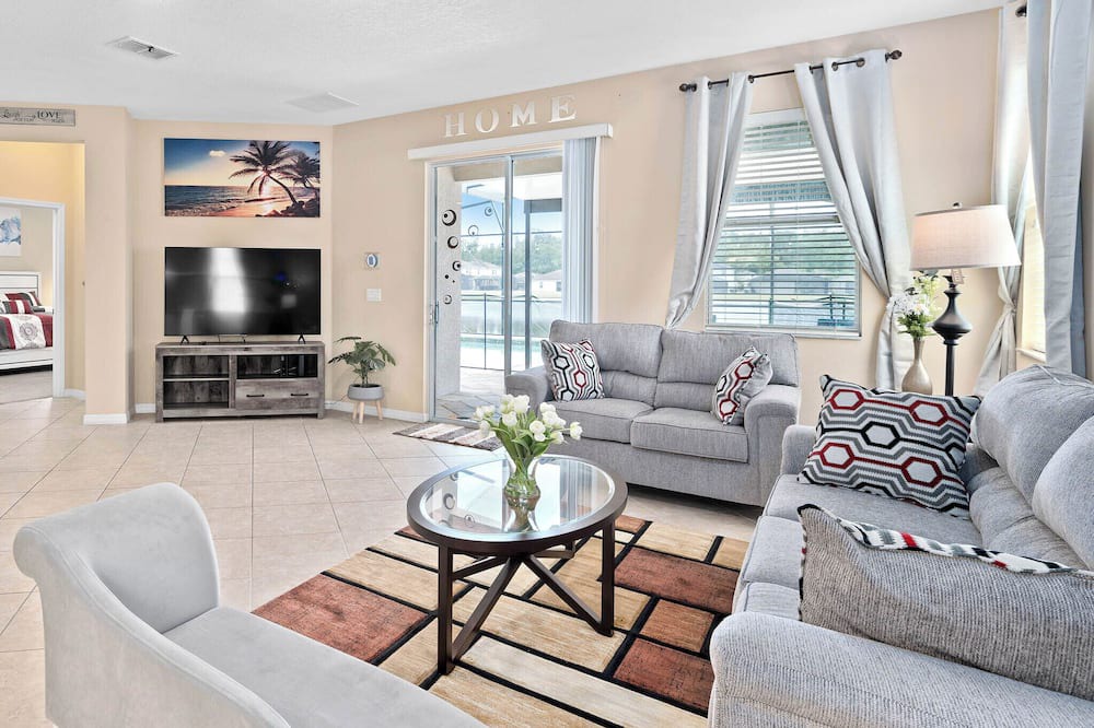 Photo of Livingroom in Crystal Cove