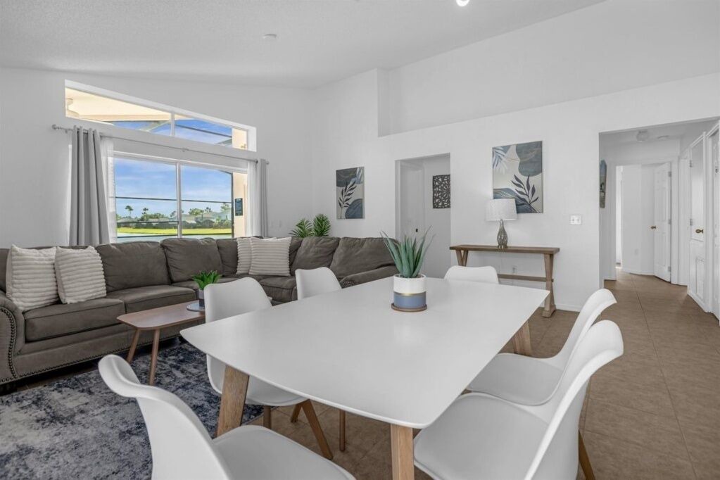 Photo of Livingroom in Lake Berkley