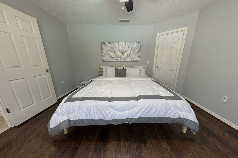 Photo of Bathroom in Hillcrest Estates