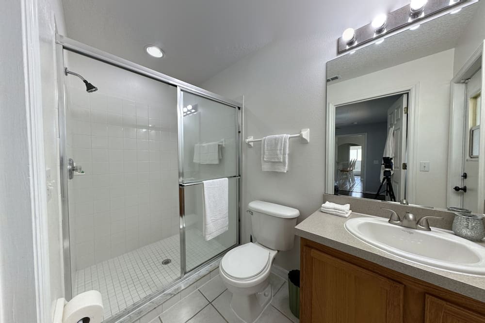 Photo of Bathroom in Hillcrest Estates