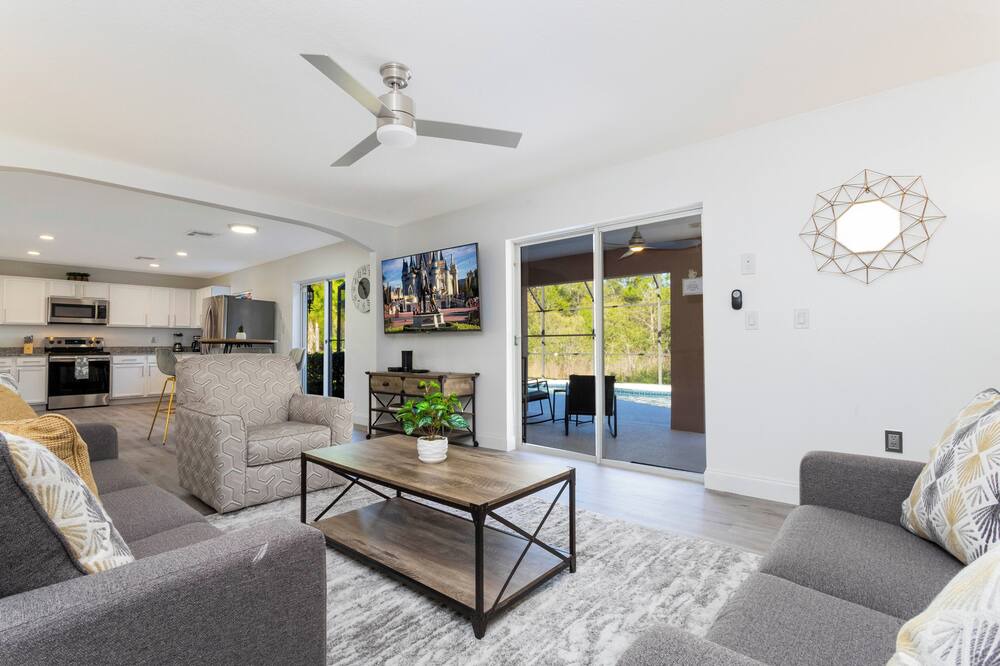 Photo of Livingroom in Lake Wilson Preserve