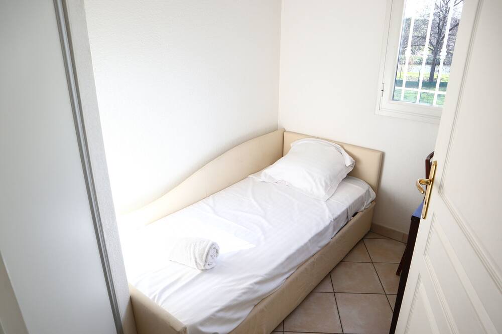 Photo of Bedroom in Mandelieu-La-Napoule