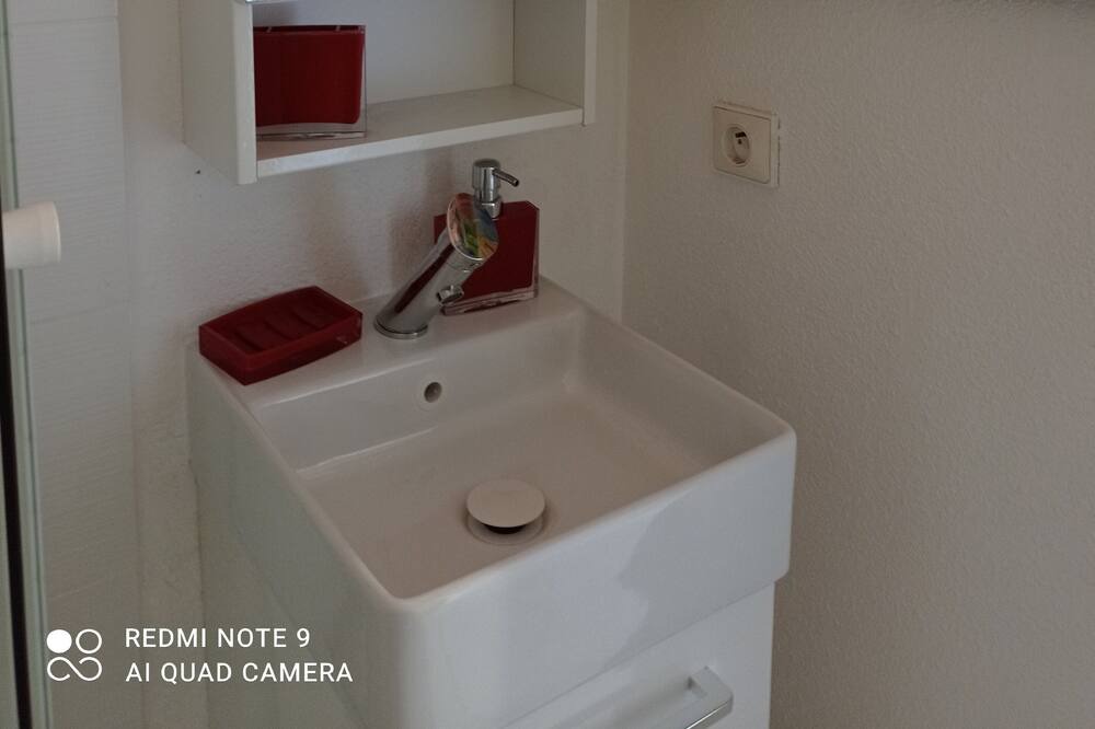 Photo of Bathroom in Saint Pierre de Feric