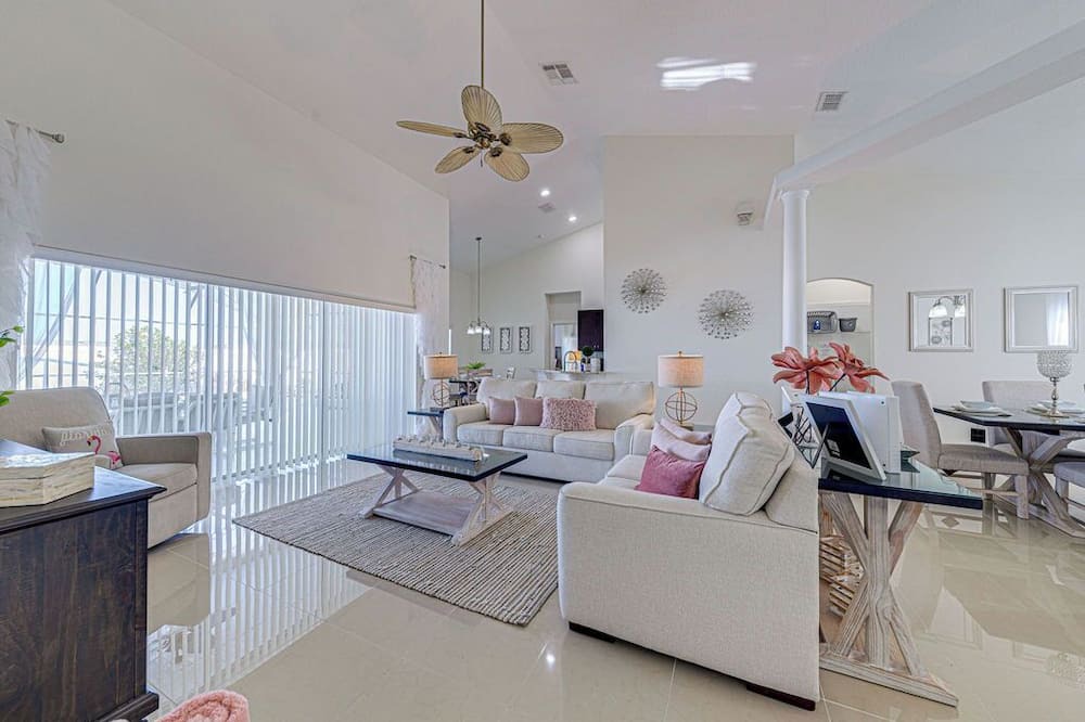 Photo of Livingroom in West Haven