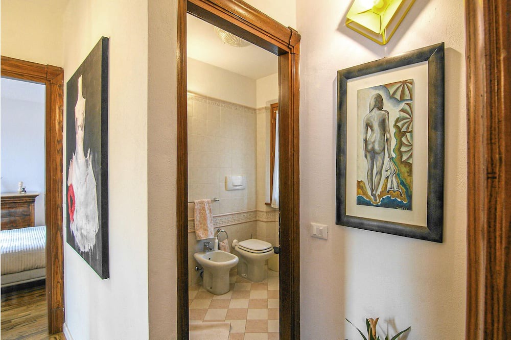 Photo of Bathroom in Corsanico-Bargecchia