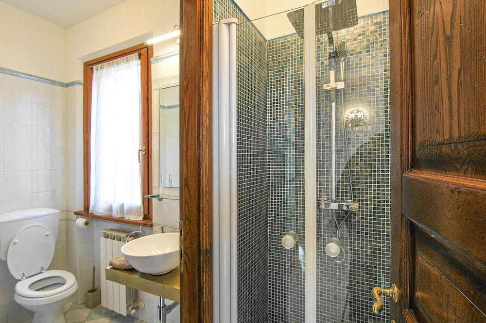 Photo of Bathroom in Corsanico-Bargecchia