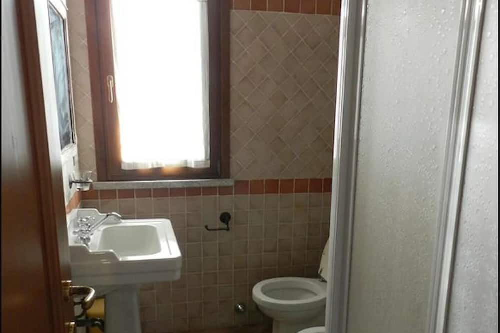 Photo of Bathroom in Patresi