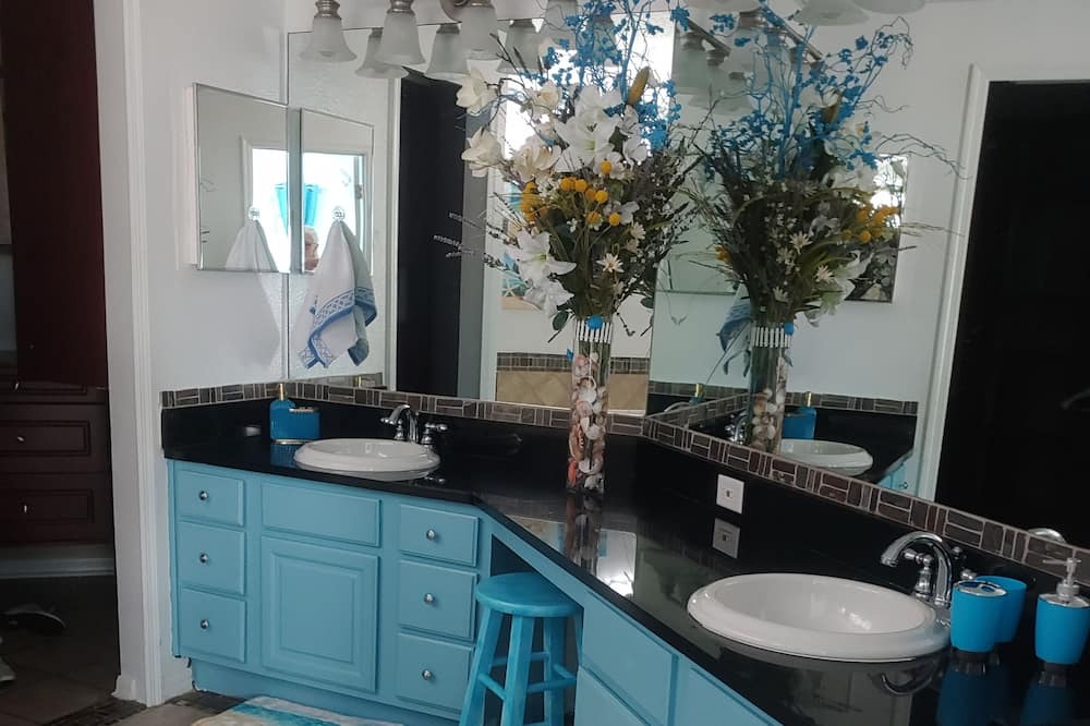 Photo of Bathroom in Southchase