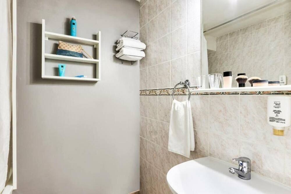 Photo of Bathroom in Quartier du Port