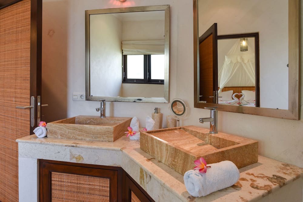 Photo of Bathroom in Umeanyar