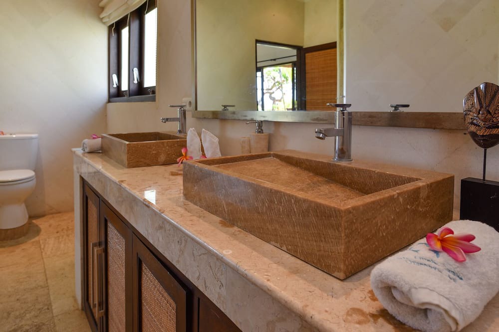 Photo of Bathroom in Umeanyar