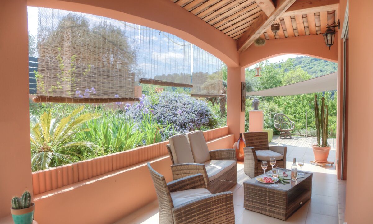Photo of Patio Balcony in Contes