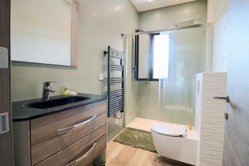 Photo of Bathroom in Biot