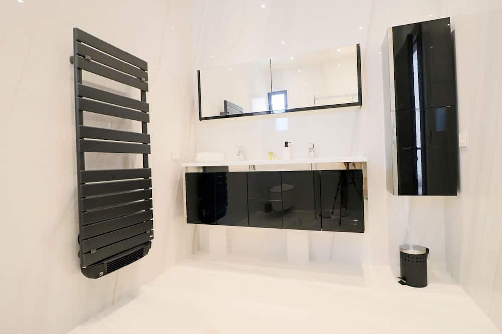 Photo of Bathroom in Biot