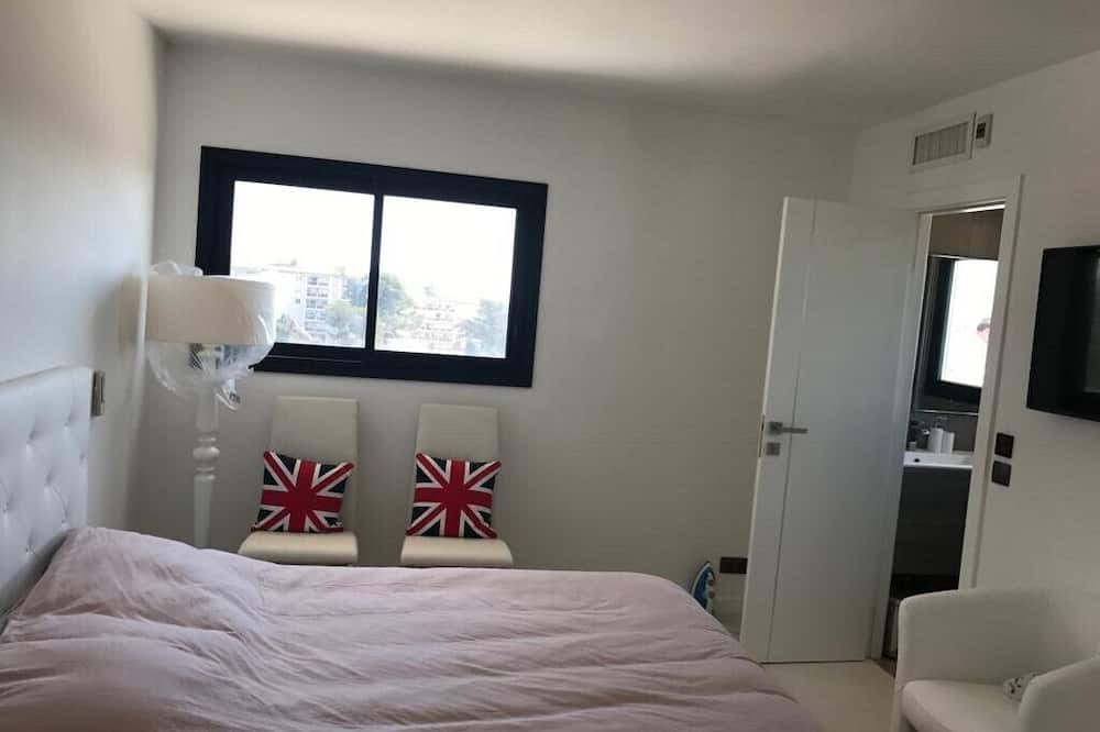 Photo of Bedroom in California - Pezou