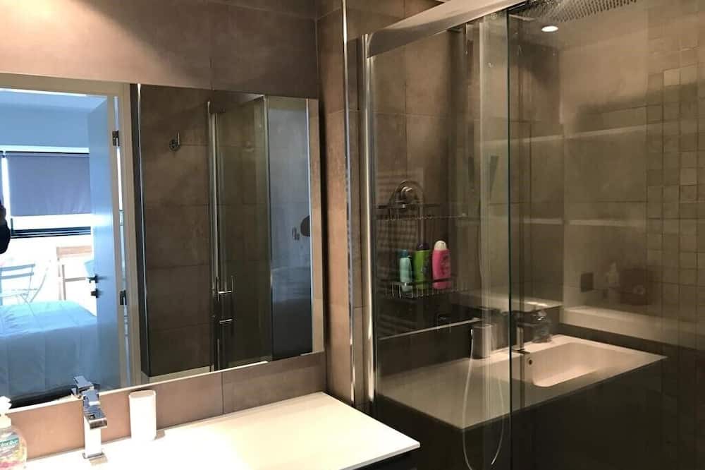 Photo of Bathroom in California - Pezou