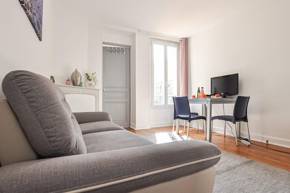 Photo of Bedroom in Prado - Republique