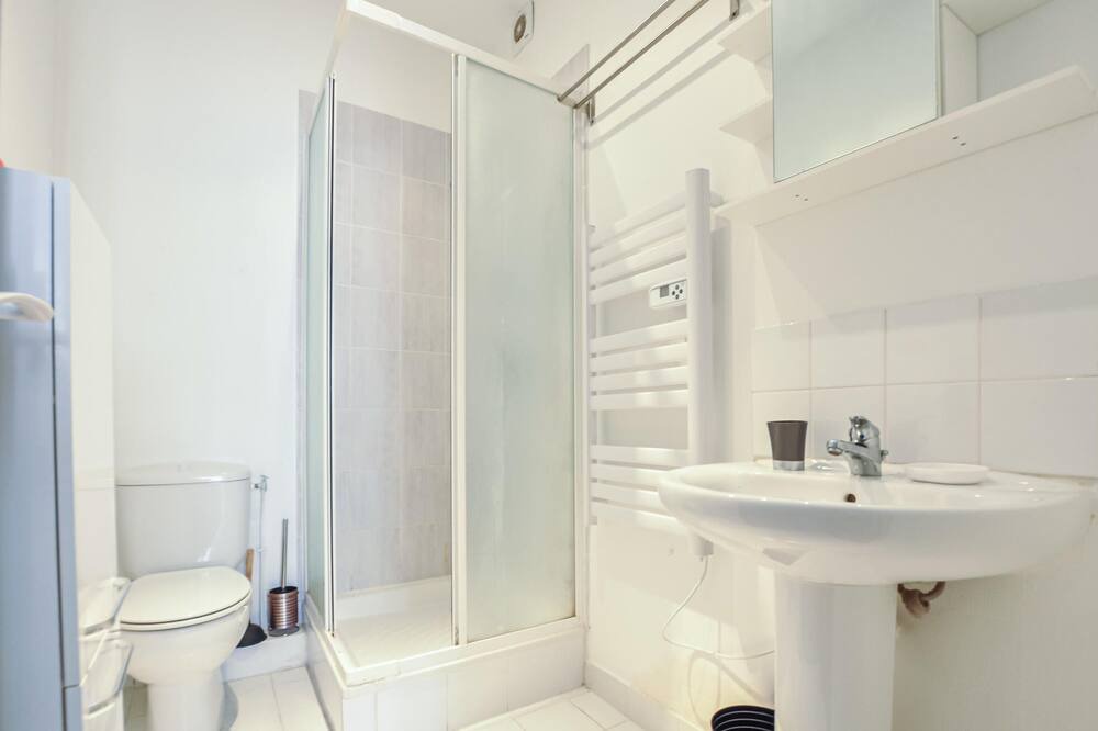 Photo of Bathroom in Prado - Republique