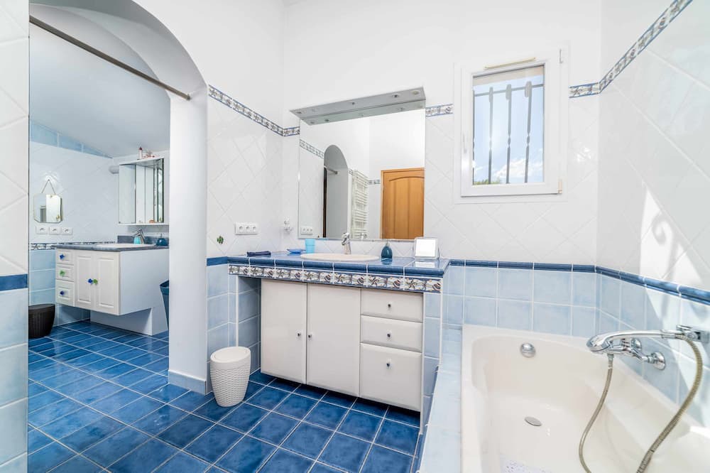 Photo of Bathroom in Puget-sur-Argens
