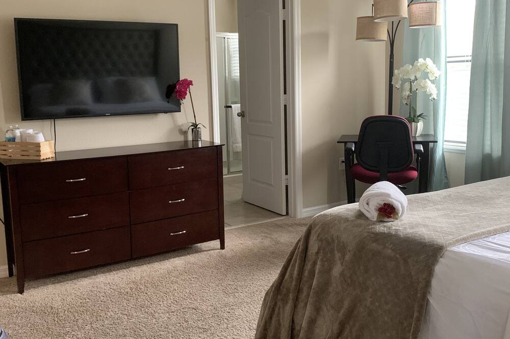 Photo of Bedroom in Cypress Pointe
