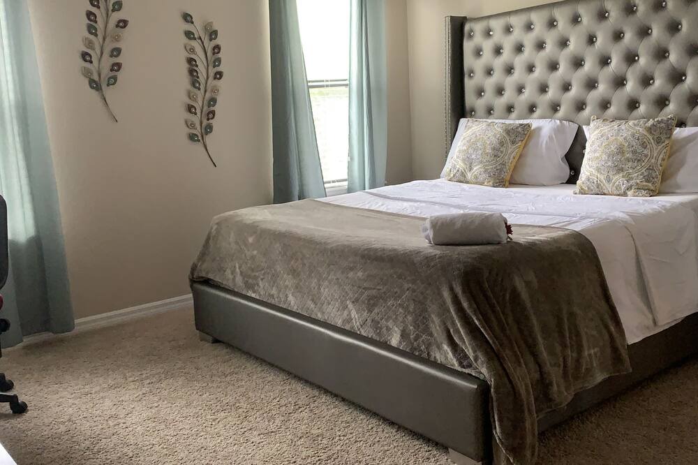 Photo of Bedroom in Cypress Pointe