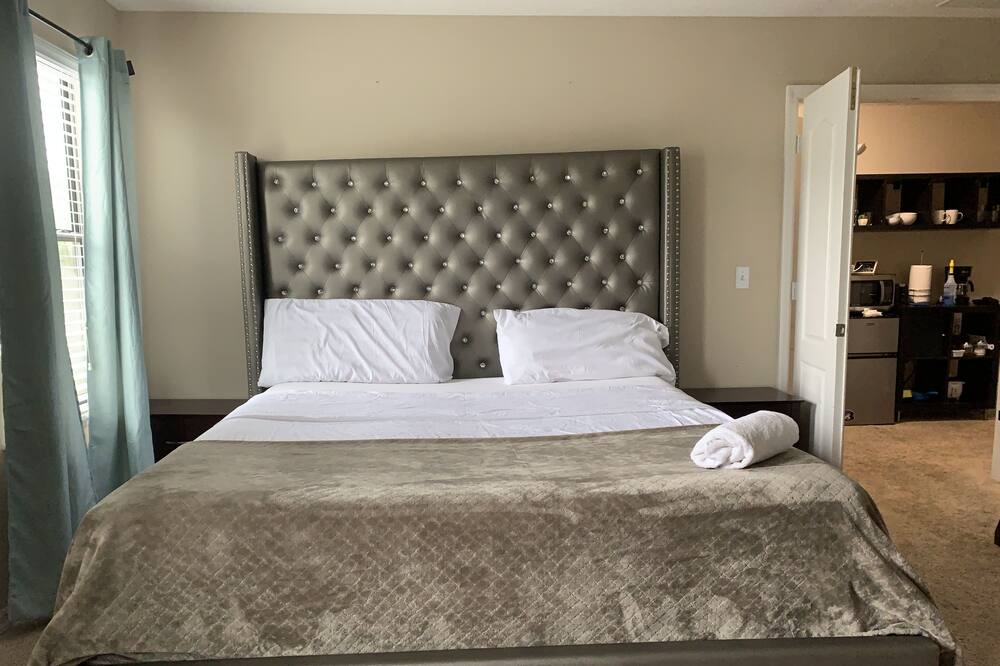Photo of Bedroom in Cypress Pointe