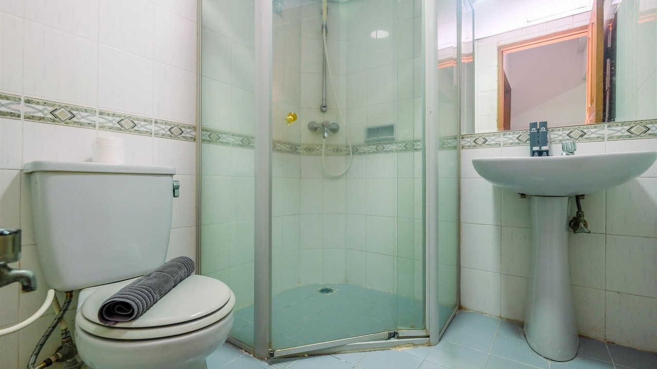 Photo of Bathroom in Gambir