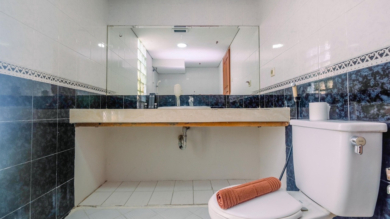 Photo of Bathroom in Gambir