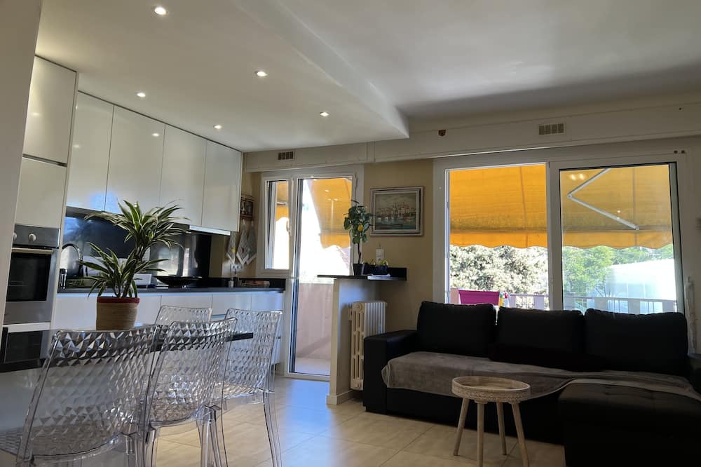 Photo of Livingroom in Prado - Republique
