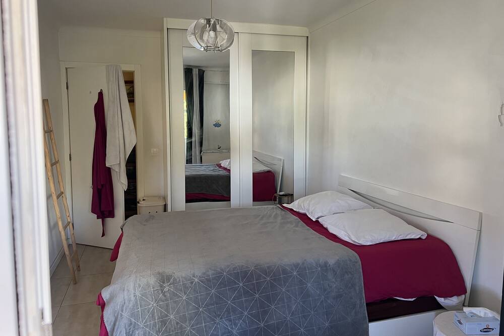 Photo of Bedroom in Prado - Republique