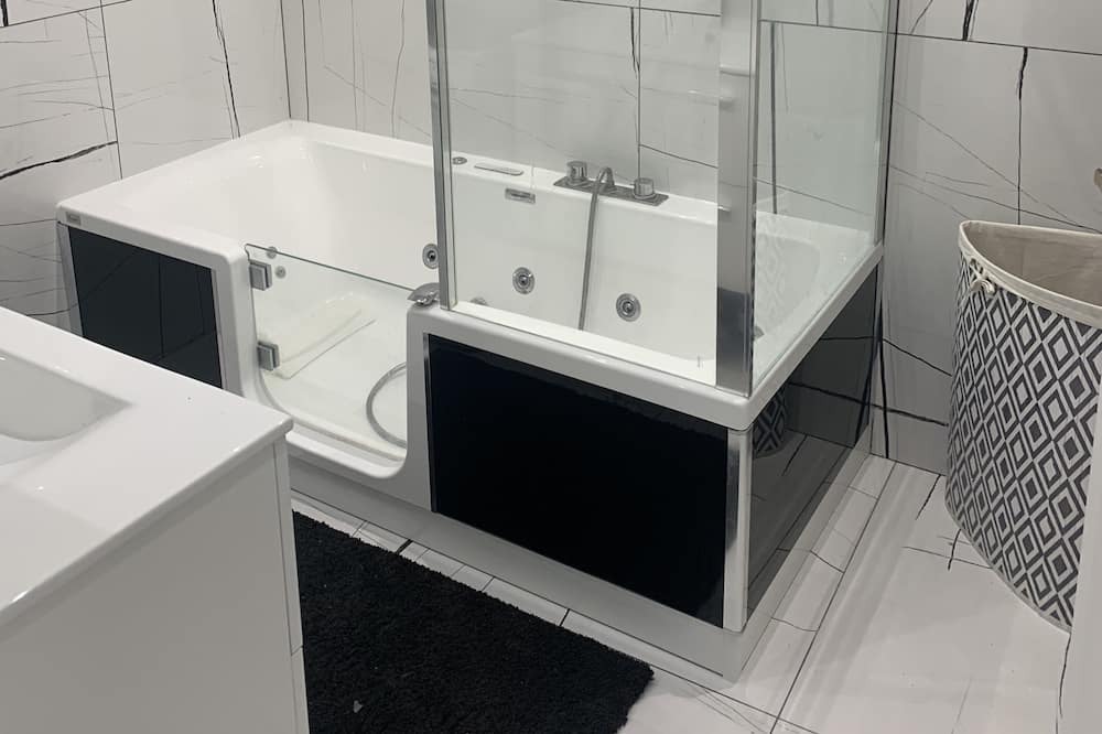 Photo of Bathroom in Contes