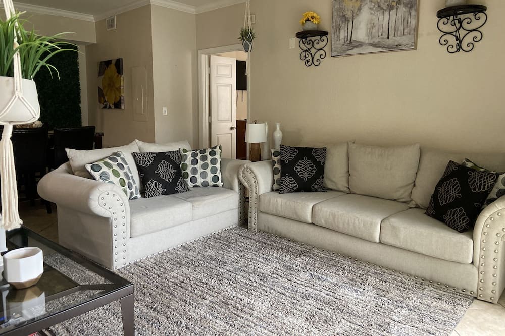 Photo of Livingroom in Oak Ridge