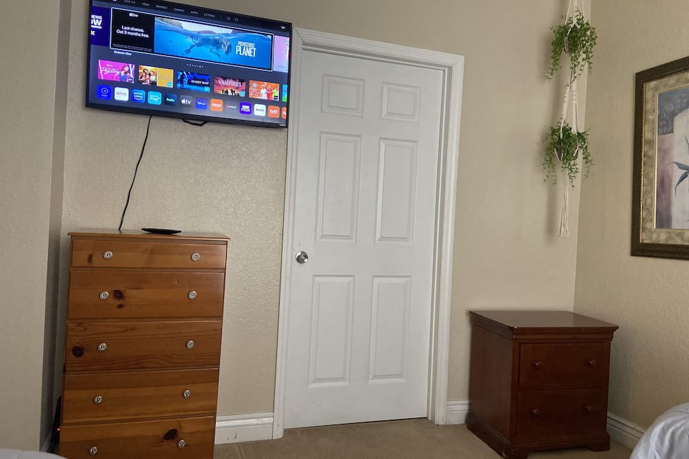 Photo of Bedroom in Oak Ridge