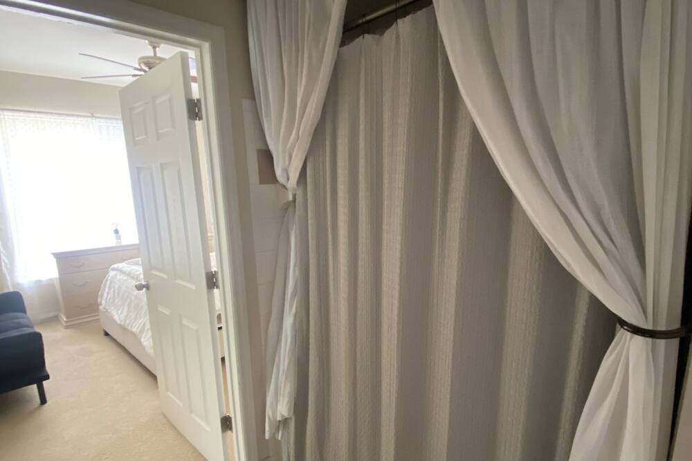 Photo of Bedroom in Oak Ridge