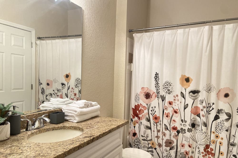 Photo of Bathroom in Oak Ridge