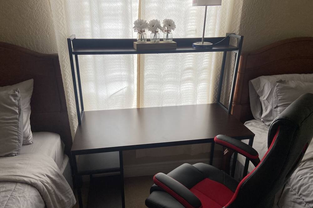 Photo of Bedroom in Oak Ridge