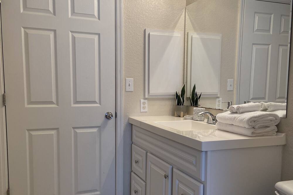 Photo of Bathroom in Oak Ridge