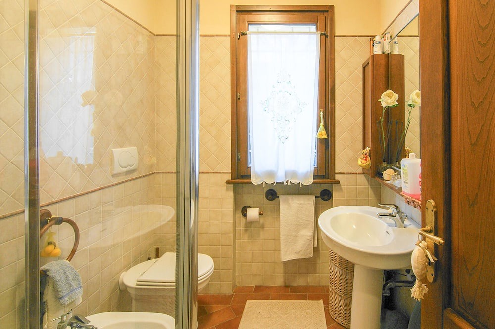 Photo of Bathroom in Strettoia