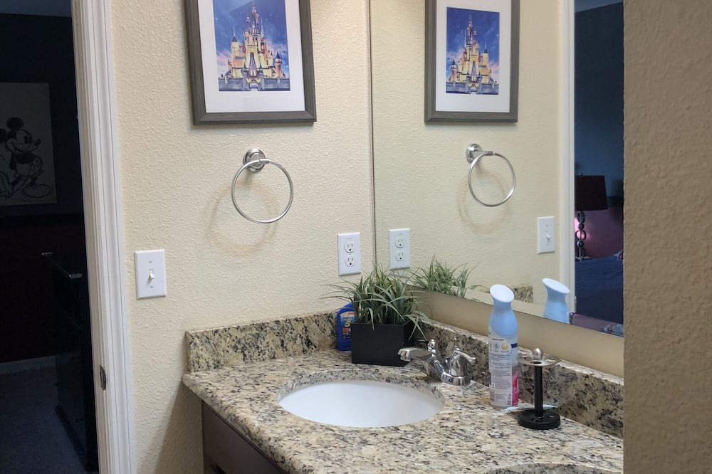 Photo of Bedroom in Cypress Pointe