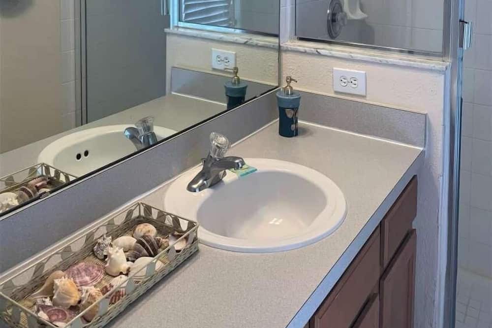 Photo of Bathroom in Four Corners
