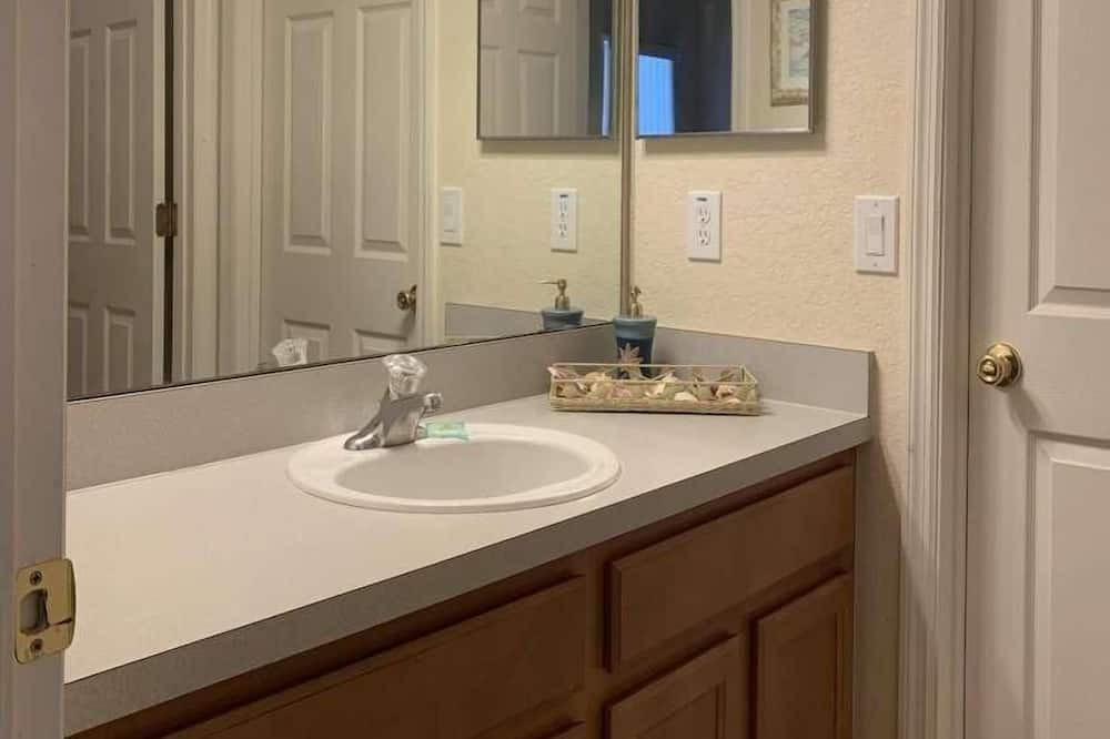 Photo of Bathroom in Four Corners