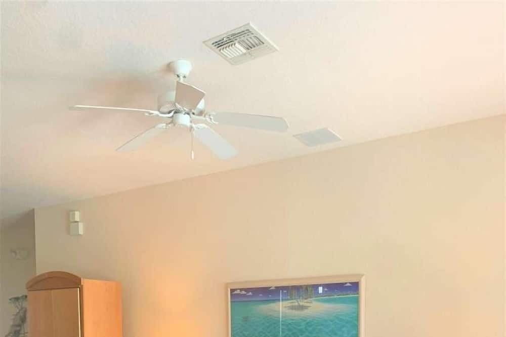 Photo of Livingroom in Four Corners