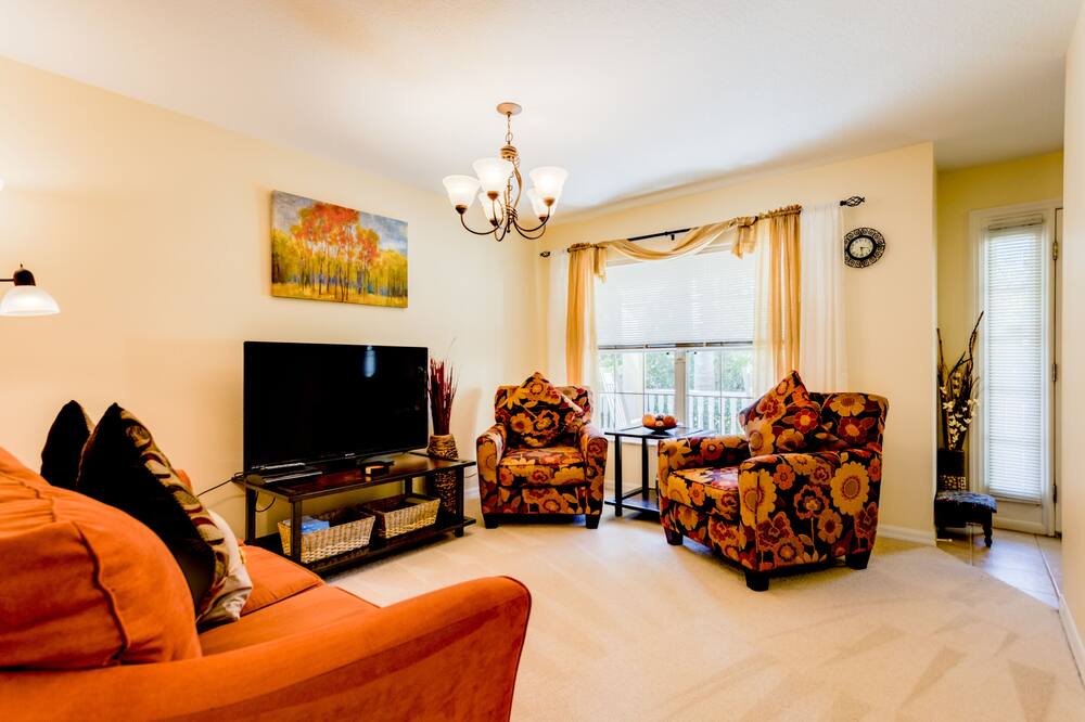 Photo of Livingroom in Lake Wilson Preserve