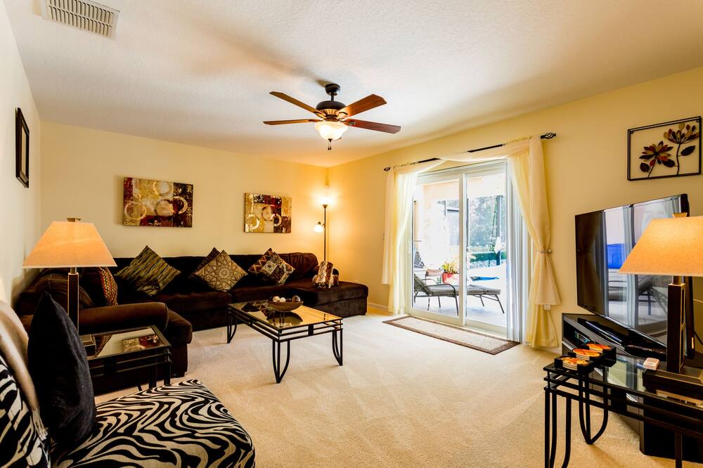 Photo of Livingroom in Lake Wilson Preserve
